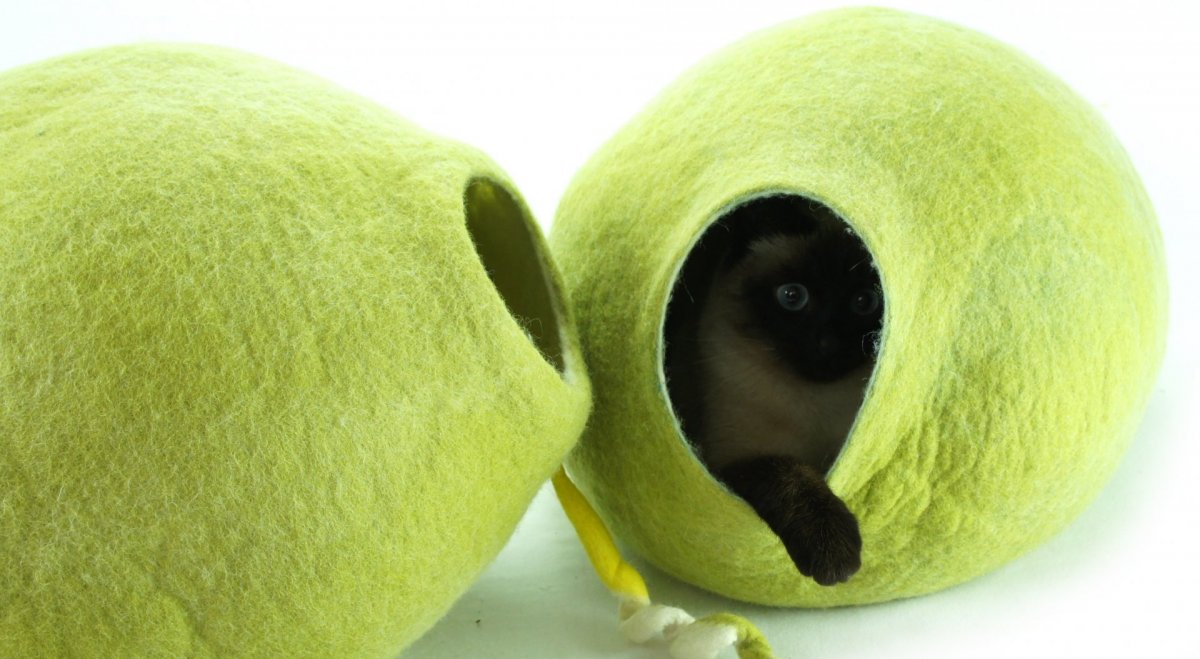 Ručně plstěný Cocoon pelíšek z ovčí vlny pro kočky