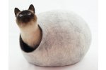 Ručně plstěný pelíšek Cocoon z ovčí vlny pro kočky - světle šedá až bílá