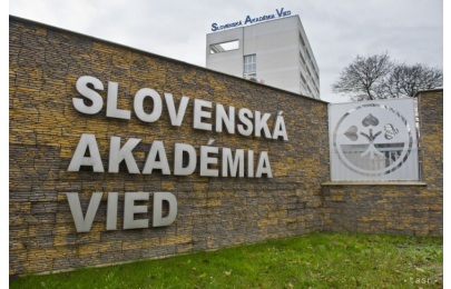 Zástupcovia zamestnávateľských organizácií a vedci zo Slovenskej akadémie vied (SAV) navrhli protiepidemické stratégie v podnikoch.