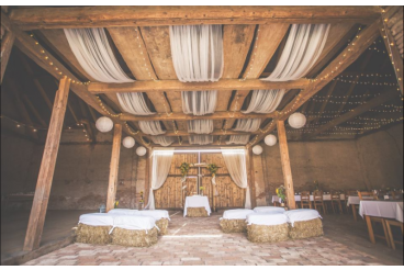 26 Romantických míst pro svatbu na statku i ve stodole