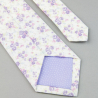 Bílá kravata s fialovými květy
