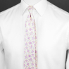 Biela kravata s fialovými kvetmi