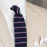 Tmavomodrá pletená kravata trikolóra