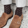 Tmavohnedé ponožky s bodkami