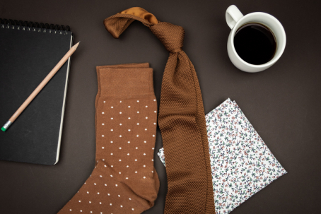 5 Spôsobov ako nosiť pletenú kravatu