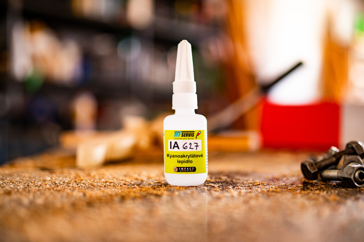 IA 627 - Kyanoakrylátové lepidlo pro střední spáry, se střední viskozitou a pomalejším vytvrzováním 50 g