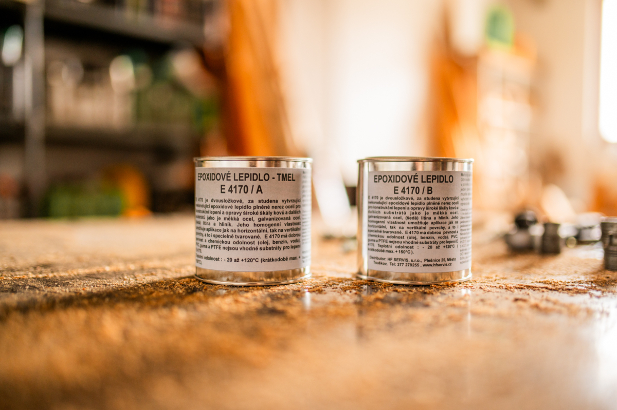 E 4170 Epoxidové lepidlo plněné nerez ocelí | dvousložkové 0,5 kg