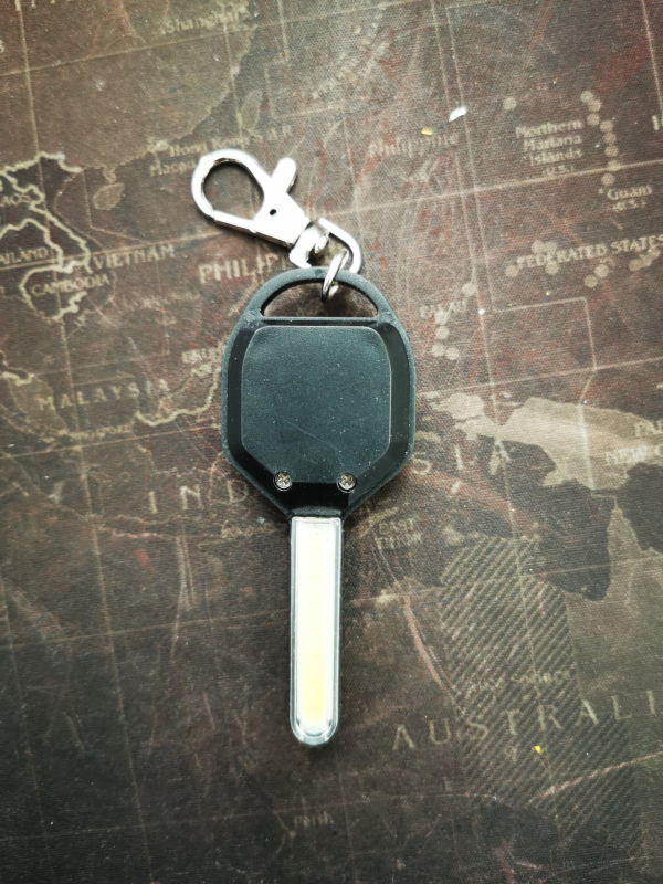 Strieborný prívesok Palec s LED lampou + stylus na mobil