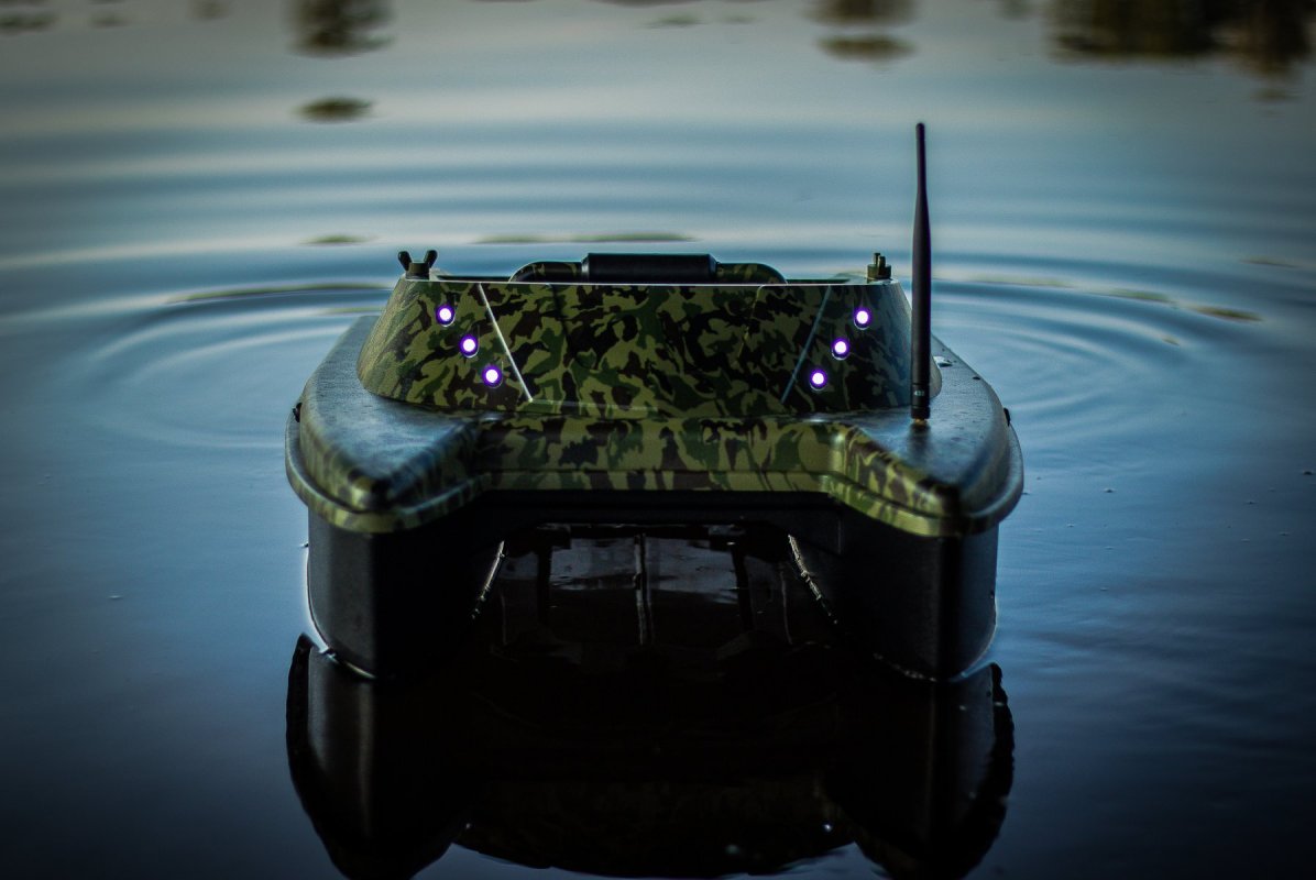 Zavážecí loďka DEVICT Catamaran Fishing robot - mobilní verze