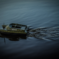 Zavážecí loďka DEVICT Catamaran Fishing robot