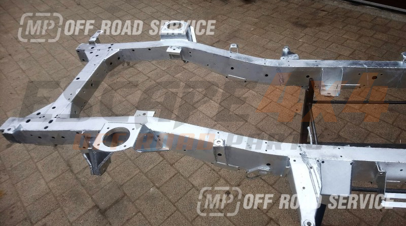 Land Rover Rear A Frame Frame Land Rover Discovery II (99-04) | Escape4x4.eu