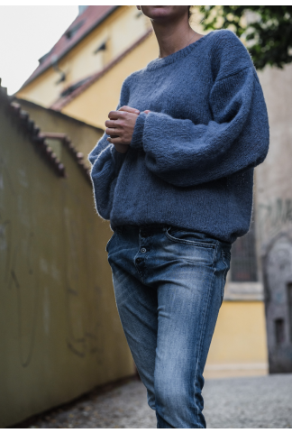 Jednobarevný ručně pletený svetr z alpaky a hedvábí