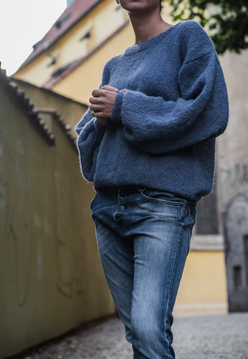 Jednobarevný ručně pletený svetr z alpaky a hedvábí 