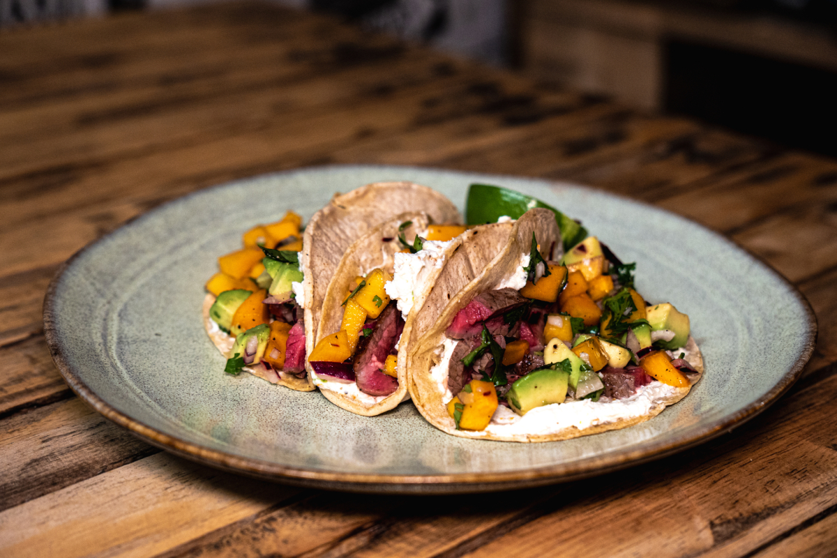 Tacos s hovězím flap steakem a chilli salsou