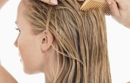 Fettige Haare und trockene Spitzen – der Alptraum jeder Frau