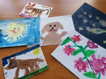 Výstava obrázků z kurzu Malování pro děti