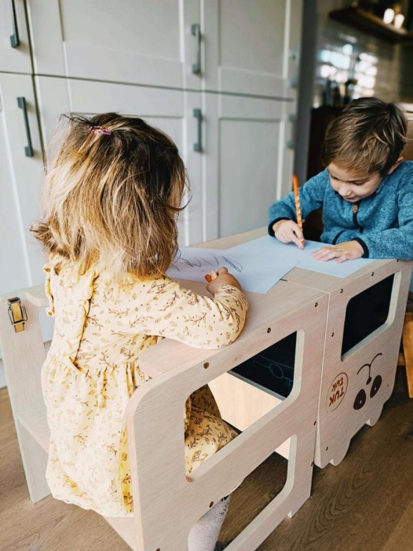 Dětská učící věž 3v1 s kreslící tabulí rozložitelná na stoleček se židličkou (bílá)