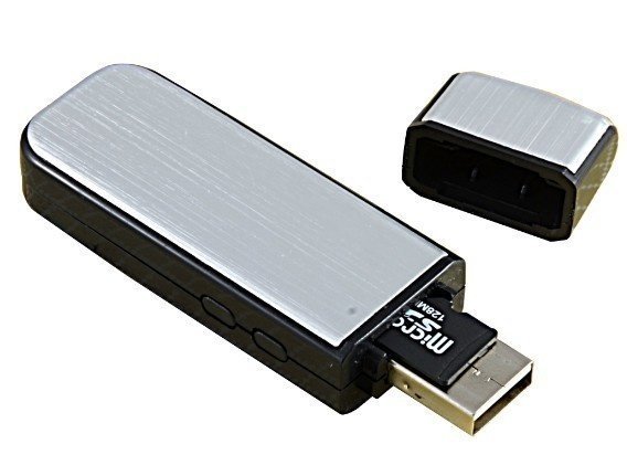 Flash disk s HD kamerou a IR přisvícením