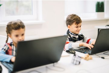 Как да наблюдаваме активността на децата на компютър