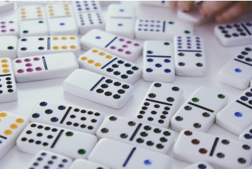Ako sa hrá domino?