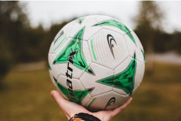 Ako si vybrať futbalovú loptu?