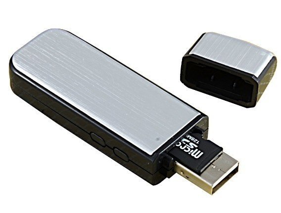 Flash disk s HD kamerou a IR prisvietením