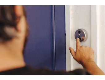 Dlouhodobý problém s vandalem vyřešen díky dveřnímu kukátku SECUTRON DOORGUARD