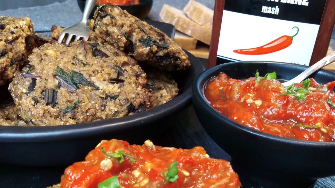 Chilli pikantní tapenáda z červených paprik s houbovými karbanátky