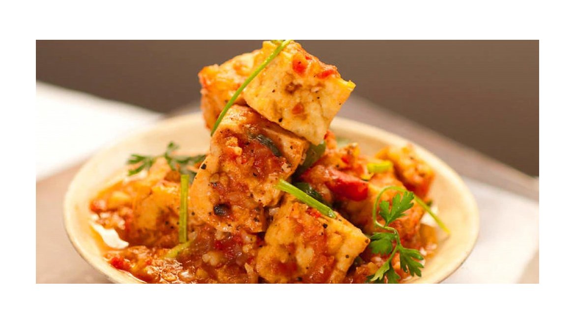 Chrumkavé tofu v korenisto-paradajkovej omáčke (dau hu sot ca)